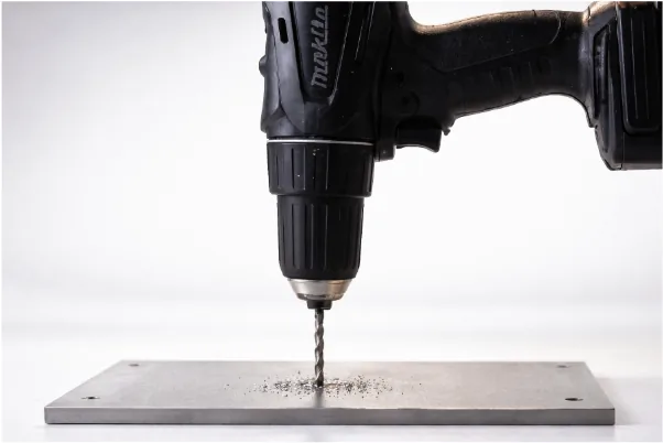 電動ドリルも固定されるため安心して使用出来る図